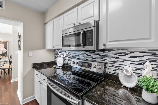 3288 Page Ave Apt 704, Virginia Beach, VA 23451
