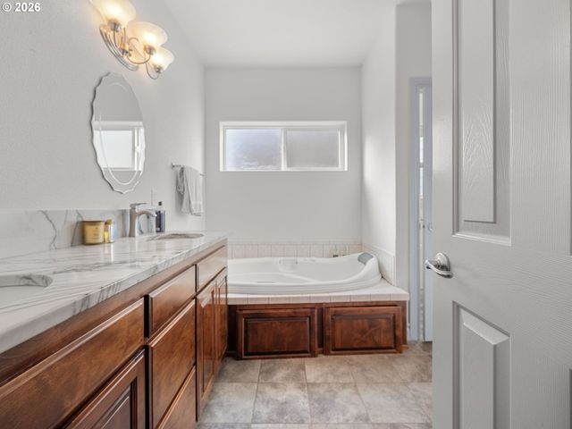 970 DALKE RIDGE Ct Nw, Salem, OR 97304