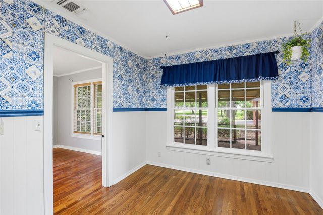 902 W Bridge Street, Granbury, TX 76048