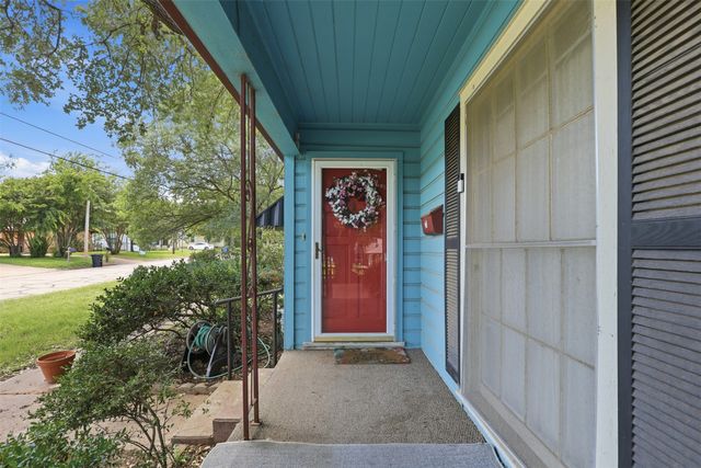 902 W Bridge Street, Granbury, TX 76048
