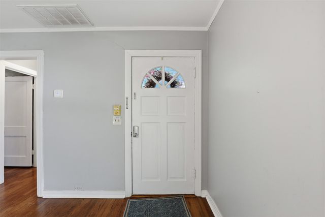 902 W Bridge Street, Granbury, TX 76048
