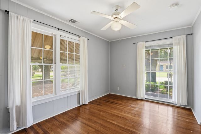 902 W Bridge Street, Granbury, TX 76048