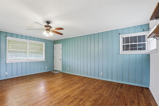 902 W Bridge Street, Granbury, TX 76048