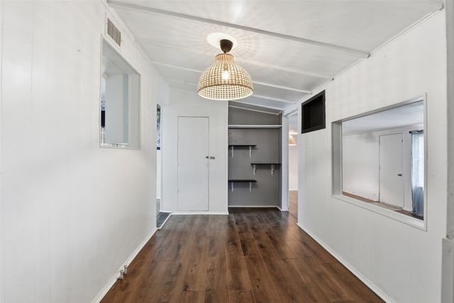 902 W Bridge Street, Granbury, TX 76048