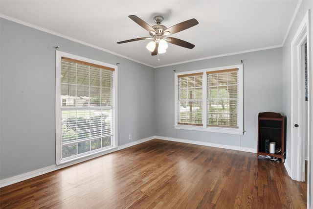 902 W Bridge Street, Granbury, TX 76048