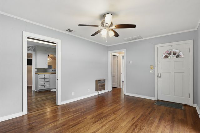 902 W Bridge Street, Granbury, TX 76048