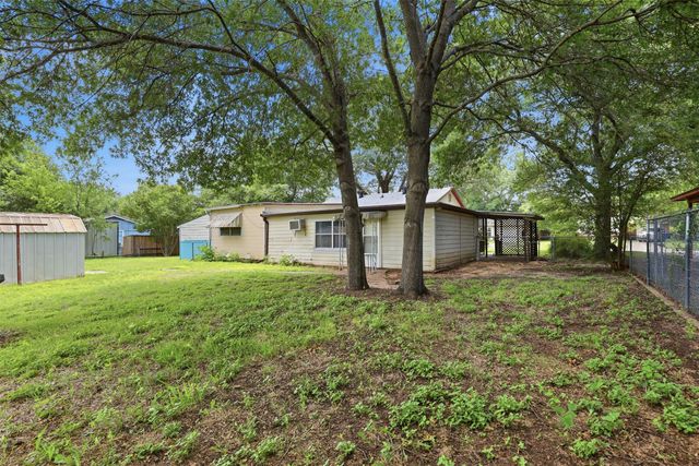 902 W Bridge Street, Granbury, TX 76048