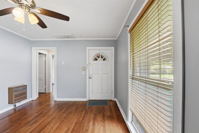 902 W Bridge Street, Granbury, TX 76048