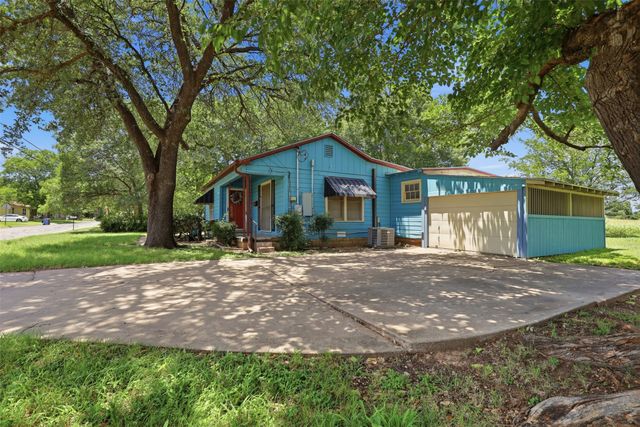 902 W Bridge Street, Granbury, TX 76048
