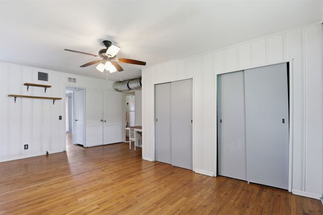 902 W Bridge Street, Granbury, TX 76048