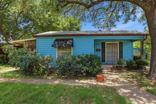 902 W Bridge Street, Granbury, TX 76048