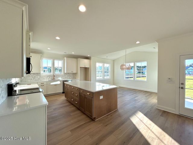 100 Poppy Place, Hubert, NC 28539