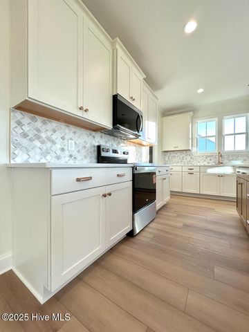 100 Poppy Place, Hubert, NC 28539