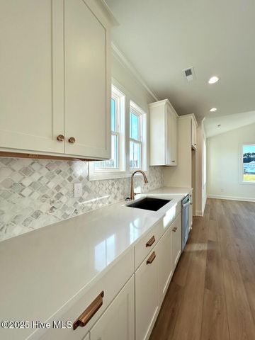 100 Poppy Place, Hubert, NC 28539