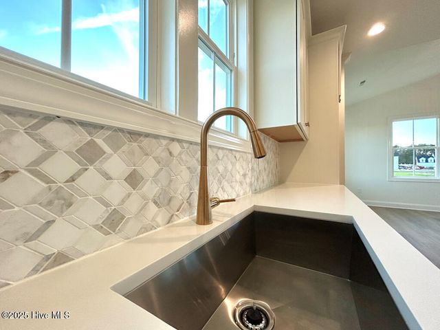 100 Poppy Place, Hubert, NC 28539