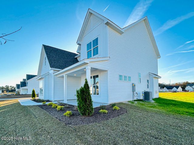 100 Poppy Place, Hubert, NC 28539