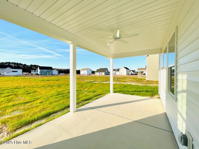 100 Poppy Place, Hubert, NC 28539