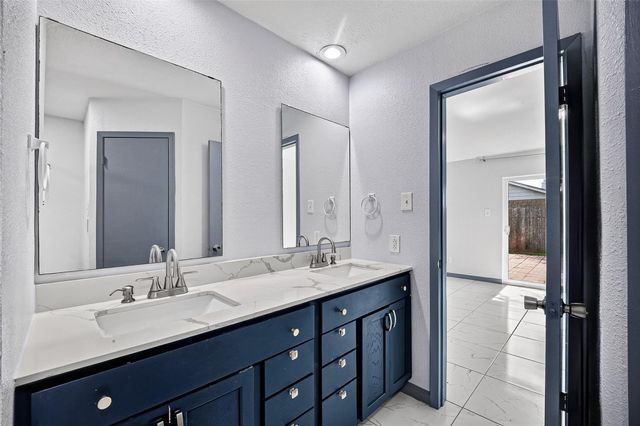 10911 Pecan Drive, La Porte, TX 77571