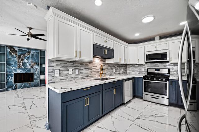 10911 Pecan Drive, La Porte, TX 77571
