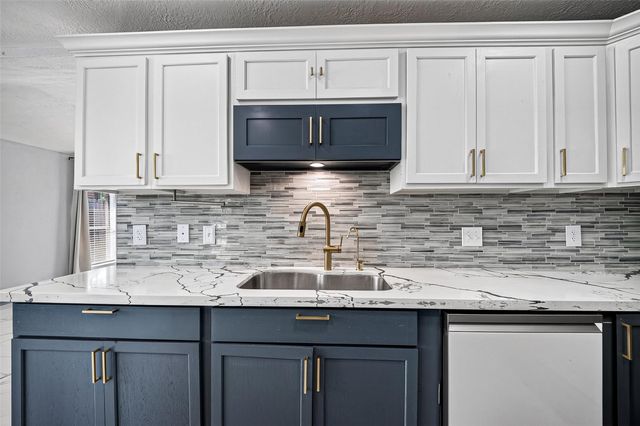 10911 Pecan Drive, La Porte, TX 77571