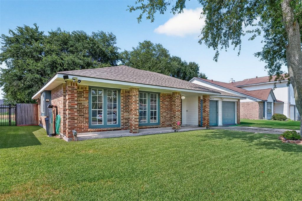 10911 Pecan Drive, La Porte, TX 77571