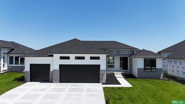5826 N 213 Avenue, Elkhorn, NE 68022