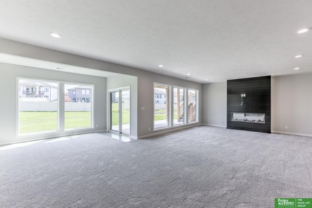 5826 N 213 Avenue, Elkhorn, NE 68022