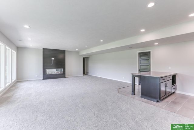 5826 N 213 Avenue, Elkhorn, NE 68022