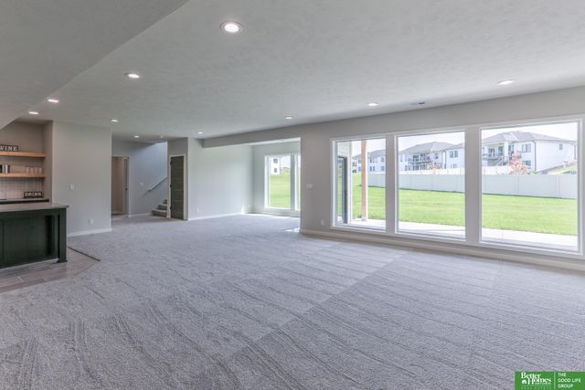 5826 N 213 Avenue, Elkhorn, NE 68022
