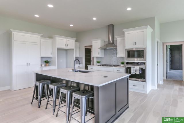 5826 N 213 Avenue, Elkhorn, NE 68022