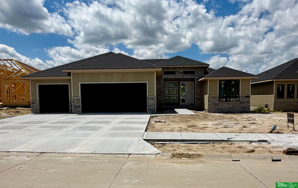 5826 N 213 Avenue, Elkhorn, NE 68022