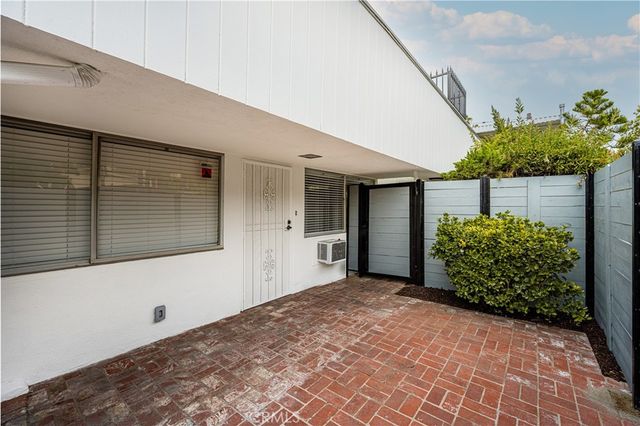 12408 Archwood, North Hollywood, CA 91606