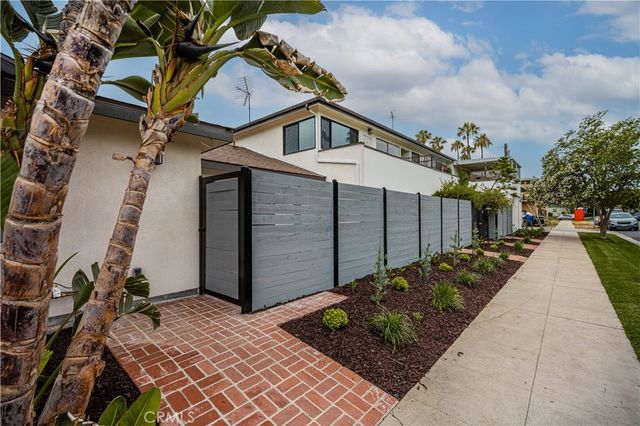 12408 Archwood, North Hollywood, CA 91606