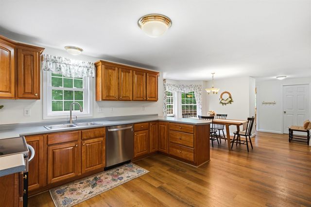 8 Wesley Lane, Salem, NH 03079