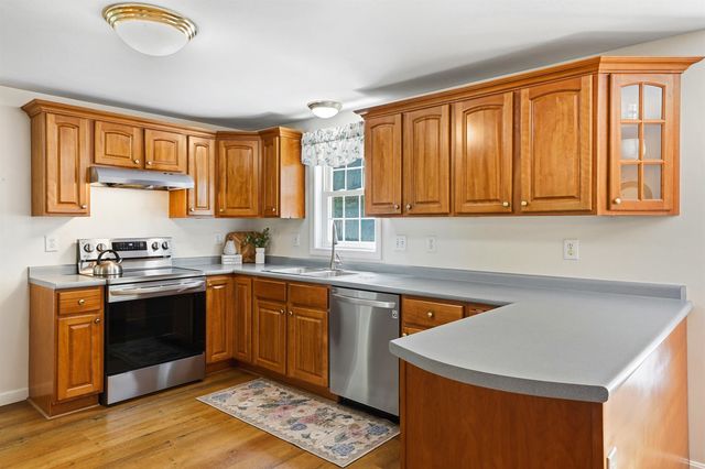 8 Wesley Lane, Salem, NH 03079