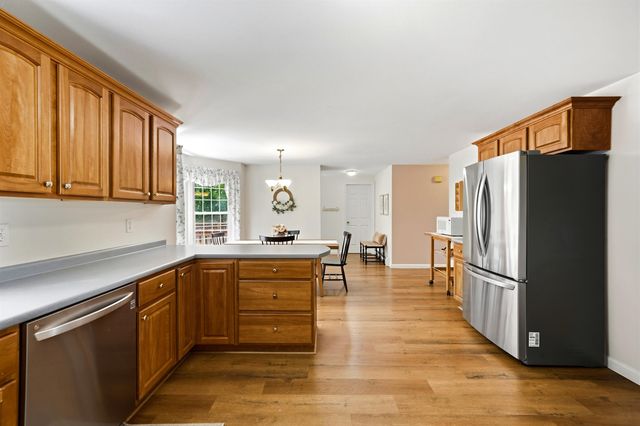 8 Wesley Lane, Salem, NH 03079