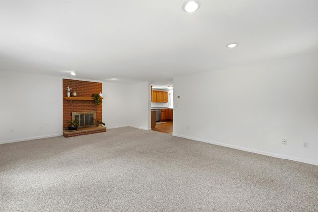 8 Wesley Lane, Salem, NH 03079