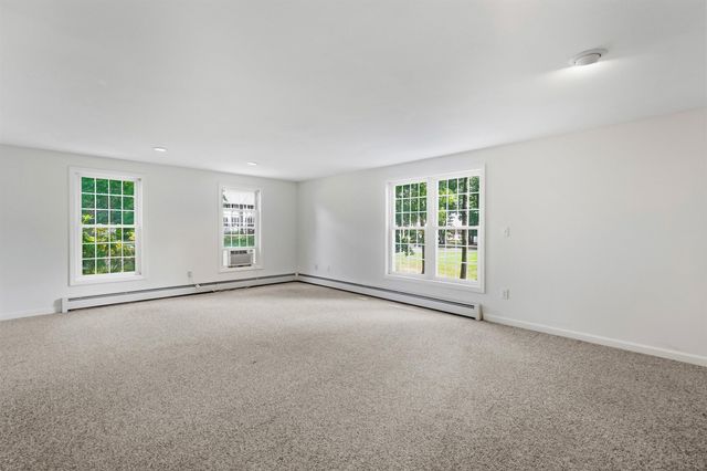 8 Wesley Lane, Salem, NH 03079