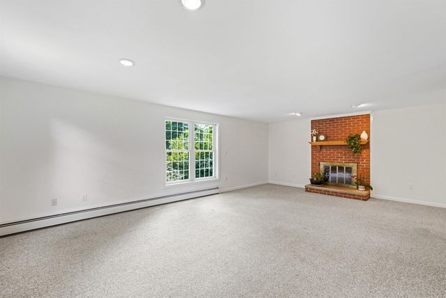8 Wesley Lane, Salem, NH 03079
