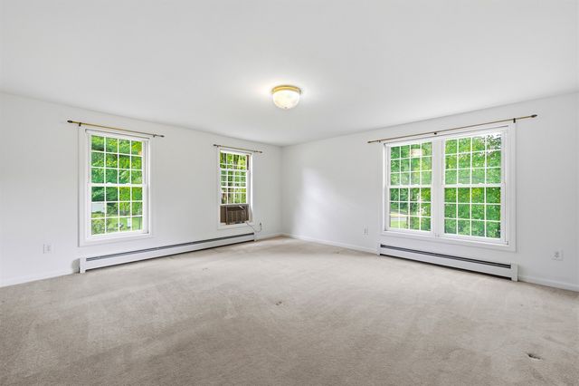 8 Wesley Lane, Salem, NH 03079