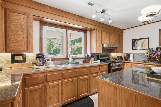 150 Toms Creek Rd, Linden, TN 37096