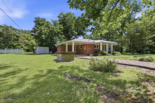 150 Toms Creek Rd, Linden, TN 37096