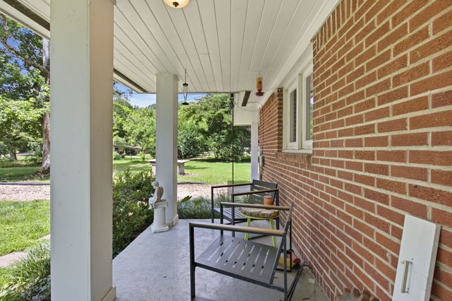 150 Toms Creek Rd, Linden, TN 37096