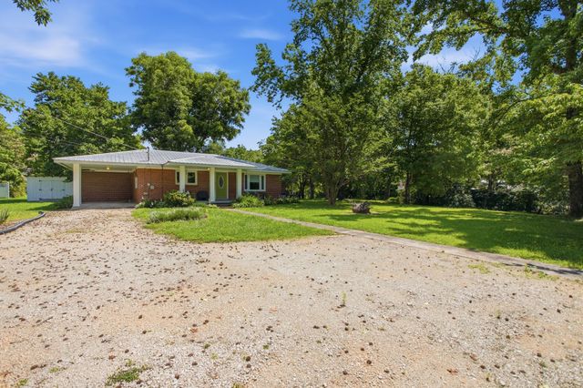 150 Toms Creek Rd, Linden, TN 37096