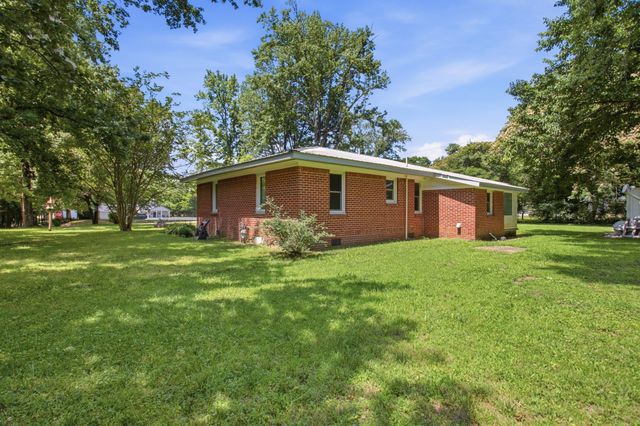 150 Toms Creek Rd, Linden, TN 37096