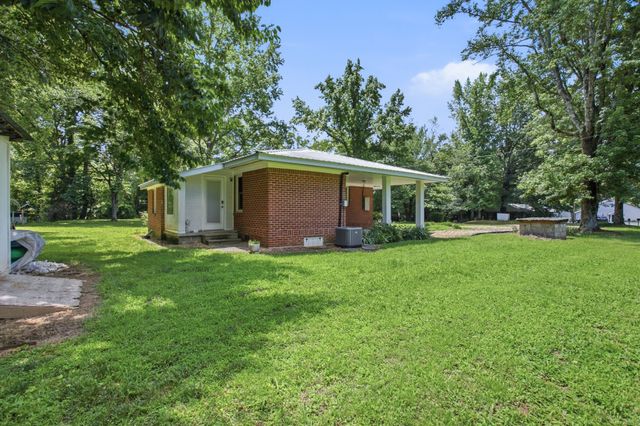 150 Toms Creek Rd, Linden, TN 37096