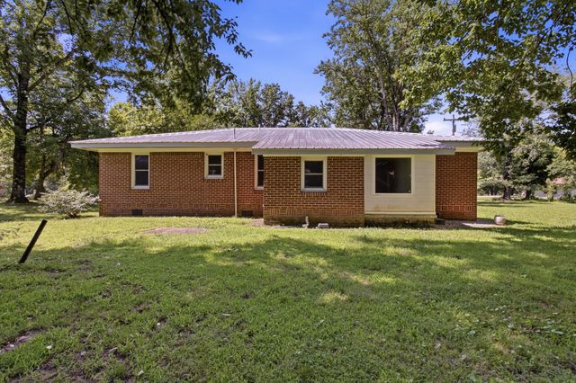 150 Toms Creek Rd, Linden, TN 37096