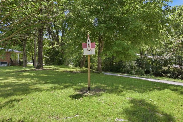 150 Toms Creek Rd, Linden, TN 37096