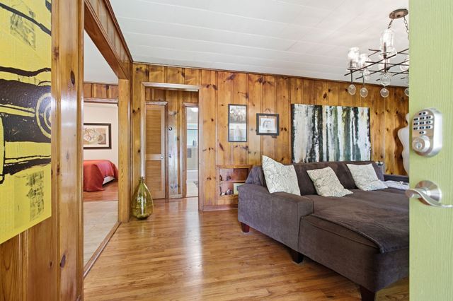 150 Toms Creek Rd, Linden, TN 37096