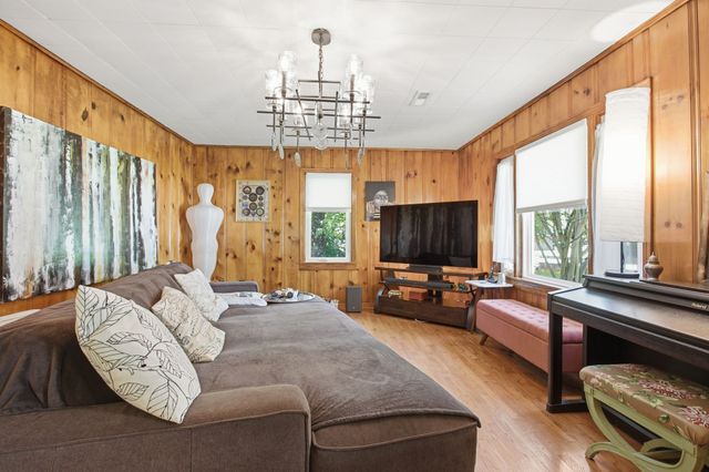 150 Toms Creek Rd, Linden, TN 37096